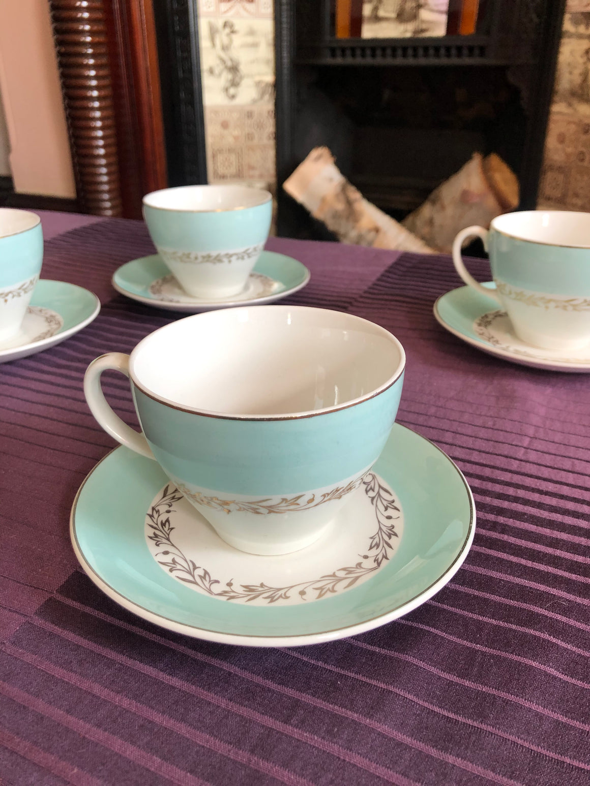 Set of 4 Snowhite Johnson Bros Tea Coffee Cups and Saucers