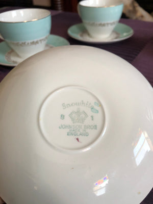 Set of 4 Snowhite Johnson Bros Tea Coffee Cups and Saucers