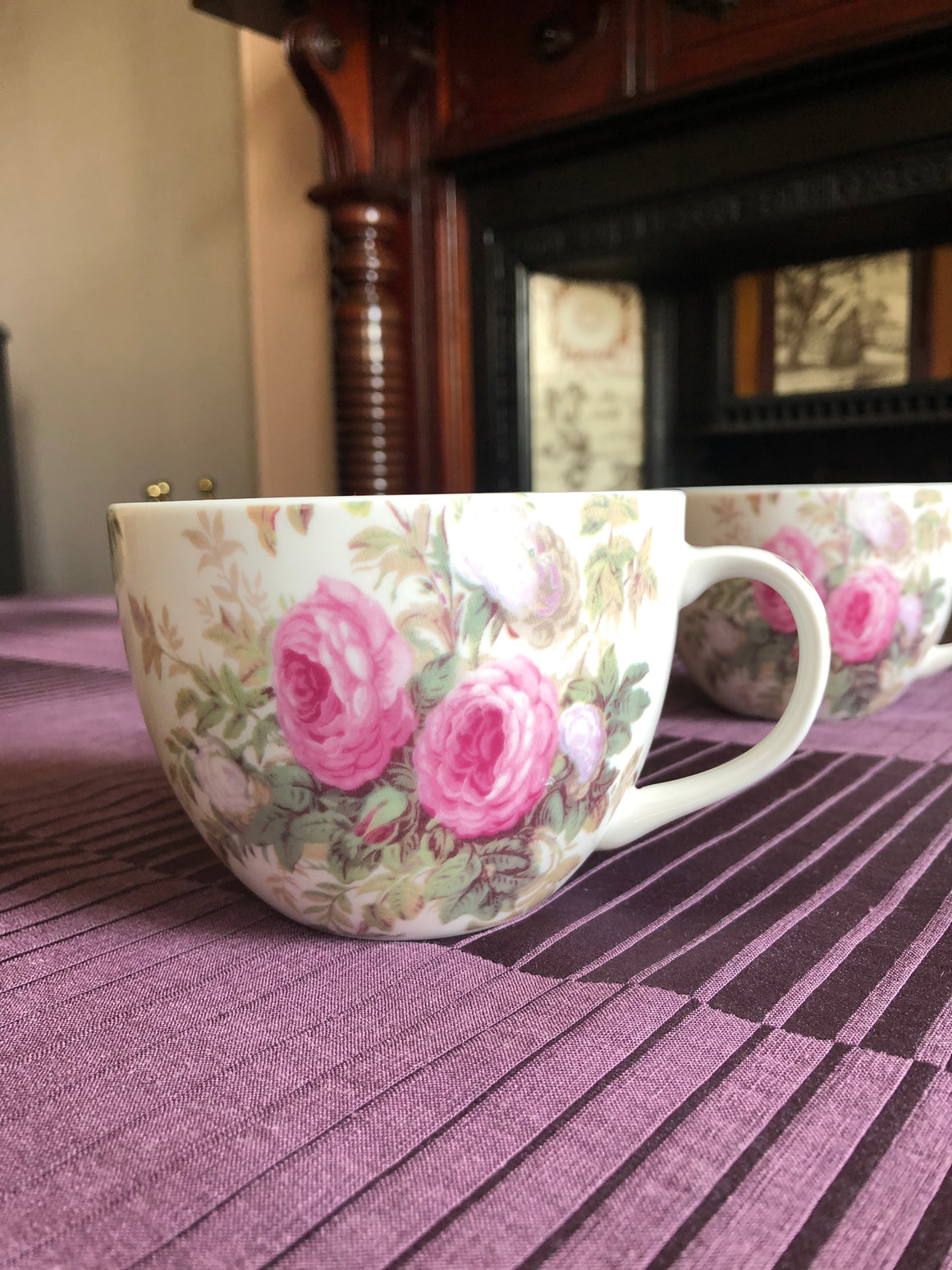 Set of 2 Victoria and Albert Museum London Fine China Collection Mugs
