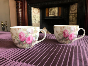 Set of 2 Victoria and Albert Museum London Fine China Collection Mugs