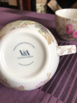 Set of 2 Victoria and Albert Museum London Fine China Collection Mugs