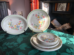 Vintage 20-Piece Dinnerware Royal Albert England Summer Solitude Set